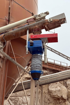 Automatischer Gitter-Magnet-Abscheider MSSJ-AC HD 600 SCORPION in einer Rohrleitung für gemahlenes Kalkhydrat