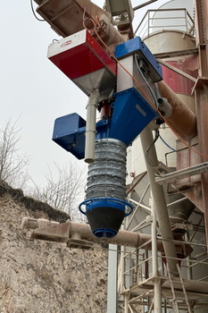 Automatischer Gitter-Magnet-Abscheider MSSJ-AC HD 600 SCORPION in einer Rohrleitung für gemahlenes Kalkhydrat