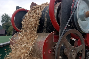 Magnettrommel MB 204 F 600 - Zerkleinerung von Holzpaletten