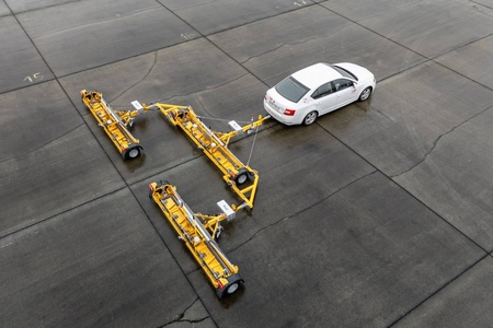 Magnet-Kehrmaschinen MSA EAGLE für Flughäfen und Großflächen