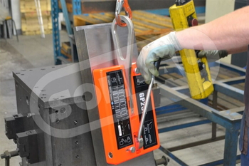 Lastmagnet bei der Handhabung von Lasten