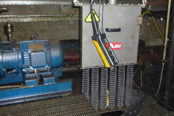 Gitter-Magnetabscheider für Flüssigkeiten MRZ – Reinigung der Kühlemulsion an einer Werkzeugmaschine im Maschinenbau