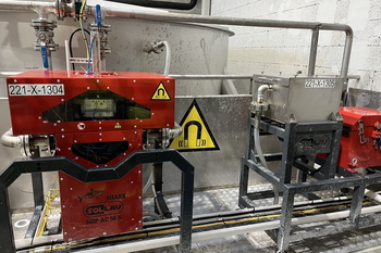 Magnetabscheider für Rohrleitungen MSP-AC – Reinigung der Kühlemulsion an einer Werkzeugmaschine im Maschinenbau