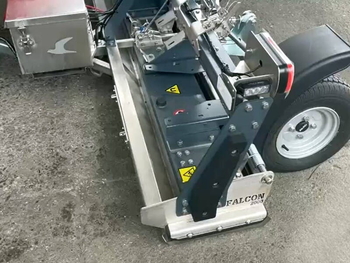 Magnetbesen MS 2000 F FALCON mit dem Modul EasyDemag – Reinigung von Spänen auf einem Maschinenbaugelände