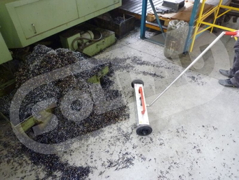 Magnetbesen MZ – Reinigung von Spänen auf einem Maschinenbaugelände